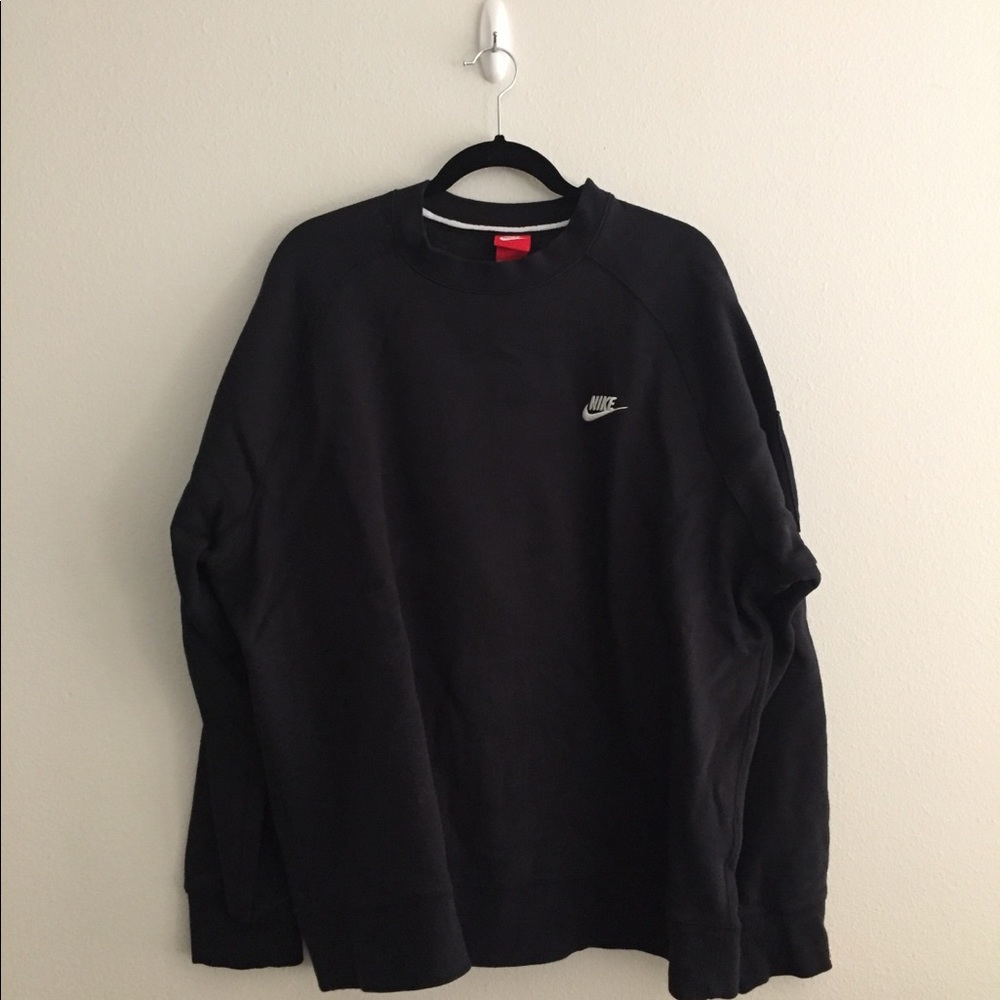 Nike black sweatshirt crew neck with arm pocket